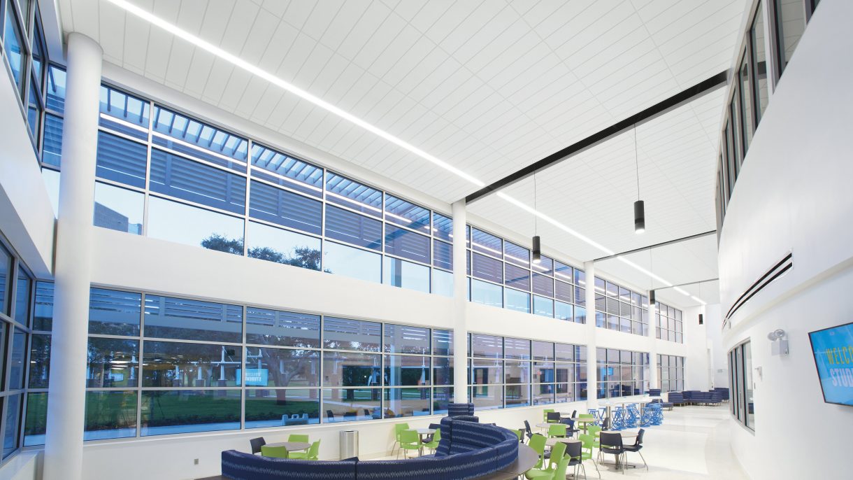 Systeme de plafond decoratif acoustique installation professionnelle Maroc
